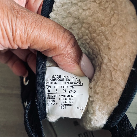 Women’s Hightop Elise Faux Fur Converse Sneaker. True to size - Picture 7 of 13